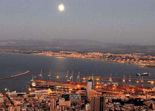 moon lght on Haifa