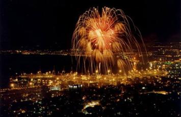feux d'artifice dans le port de Haifa
